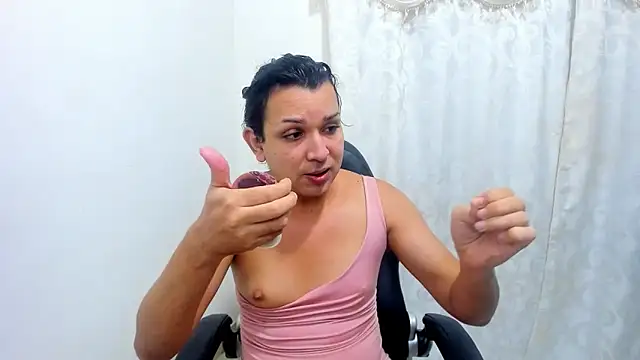 Snapshot of miss_bigcockts chatting on 09-22-25, 10:32 miss bigcockts online show from 09-22-25, 10:32
