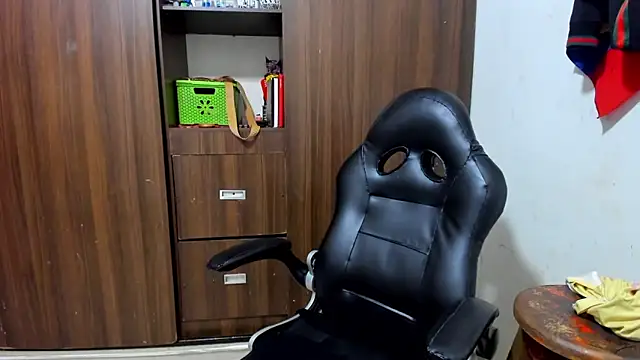 Snapshot of miss_bigcockts chatting on 04-15-26, 08:31 miss bigcockts online show from 04-15-26, 08:31