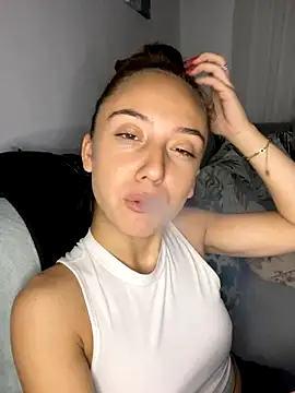 Snapshot of CristinaSww chatting on 10-18-25, 08:22 CristinaSww online show from 10-18-25, 08:22