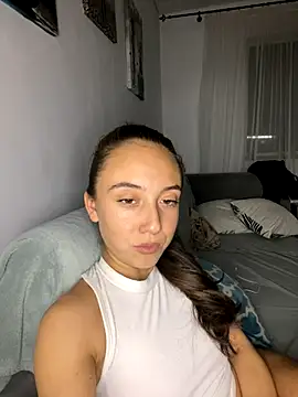 Snapshot of CristinaSww chatting on 10-17-25, 06:32 CristinaSww online show from 10-17-25, 06:32