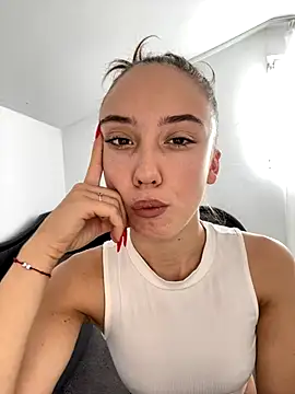 Snapshot of CristinaSww chatting on 10-20-25, 01:11 CristinaSww online show from 10-20-25, 01:11