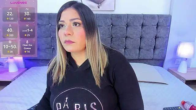 isabella horney  online show from 11-10-25, 08:25