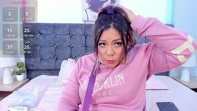 isabella horney  online show from 11-21-25, 08:08