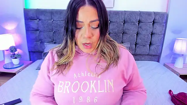 isabella horney  online show from 12-21-25, 07:37