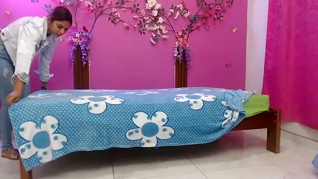 skinnybarbie022 online show from 04-18-26, 12:57