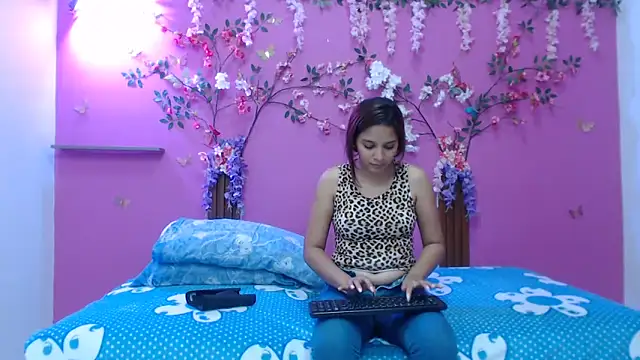 skinnybarbie022 online show from 02-06-26, 02:51