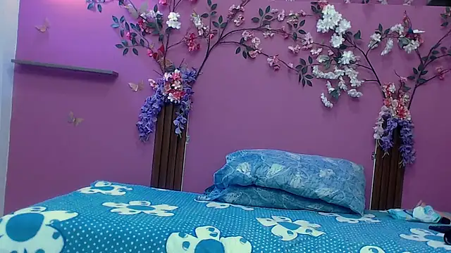 skinnybarbie022 online show from 11-24-25, 12:32