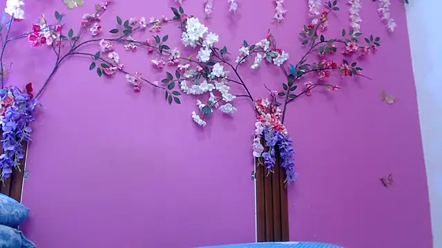 skinnybarbie022 online show from 04-06-26, 12:06