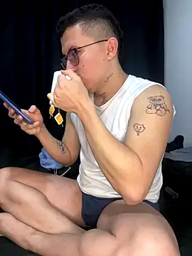 Kurtxxx22 online show from 12-04-25, 01:37