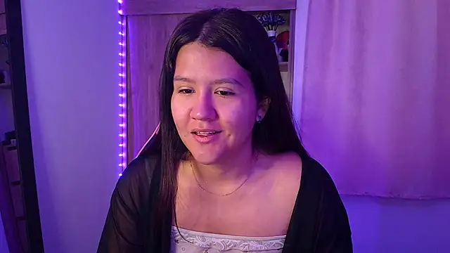 Snapshot of Oliviawatson1 chatting on 05-28-26, 12:11 Oliviawatson1 online show from 05-28-26, 12:11
