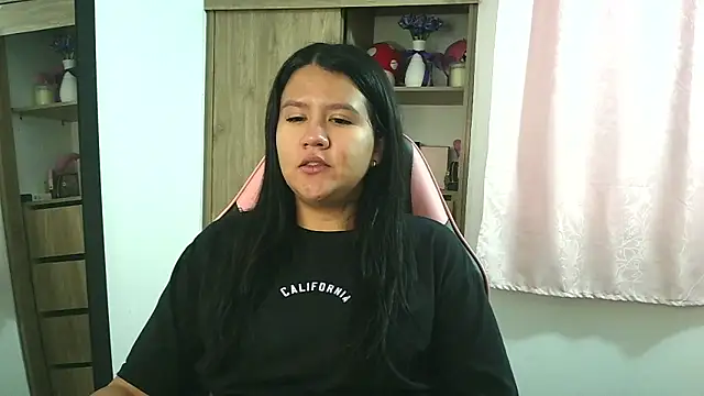 Oliviawatson1 online show from 11-20-25, 01:01