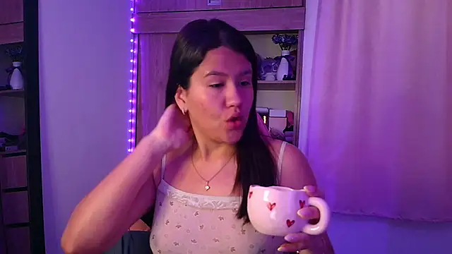 Snapshot of Oliviawatson1 chatting on 05-02-26, 12:10 Oliviawatson1 online show from 05-02-26, 12:10