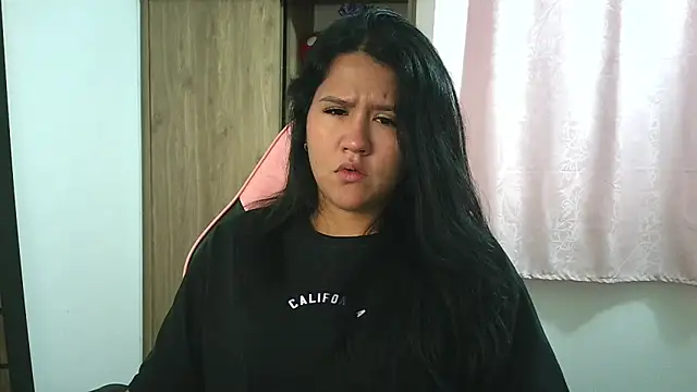 Oliviawatson1 online show from 11-04-25, 12:31