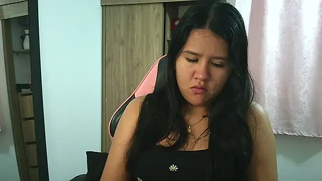 Oliviawatson1 online show from 12-04-25, 01:10