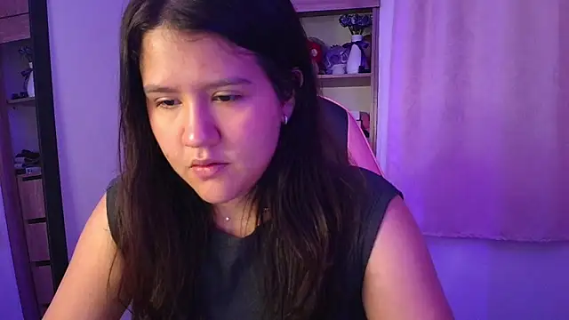 Snapshot of Oliviawatson1 chatting on 04-25-26, 12:19 Oliviawatson1 online show from 04-25-26, 12:19