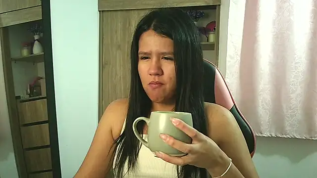 Oliviawatson1 online show from 11-19-25, 12:49