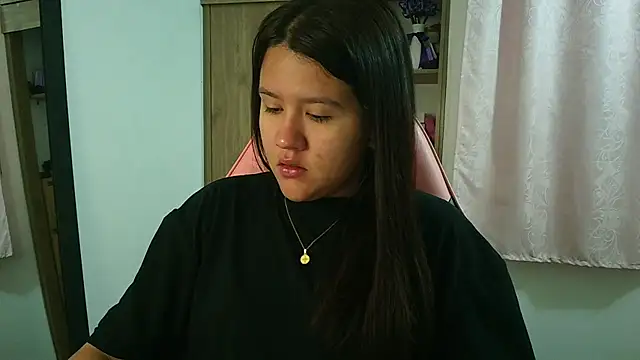 Snapshot of Oliviawatson1 chatting on 05-11-26, 12:06 Oliviawatson1 online show from 05-11-26, 12:06