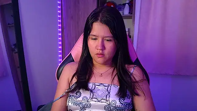 Oliviawatson1 online show from 04-07-26, 12:18