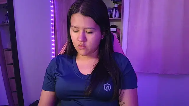 Snapshot of Oliviawatson1 chatting on 06-30-26, 12:27 Oliviawatson1 online show from 06-30-26, 12:27