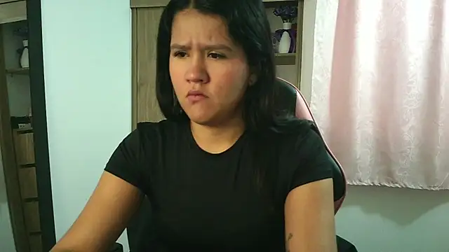 Oliviawatson1 online show from 12-05-25, 01:10