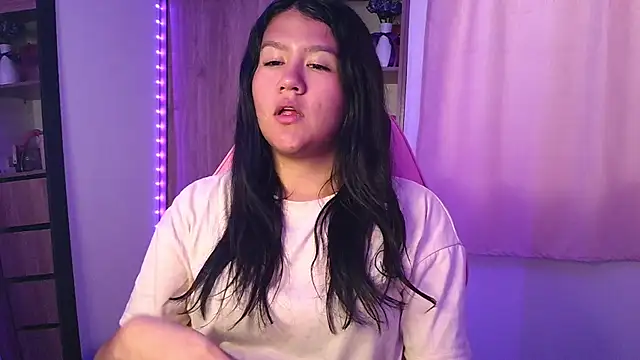 Oliviawatson1 online show from 11-23-25, 12:59