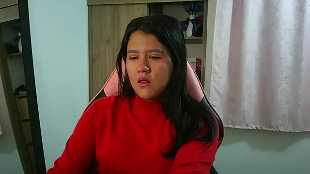 Snapshot of Oliviawatson1 chatting on 05-18-26, 12:10 Oliviawatson1 online show from 05-18-26, 12:10