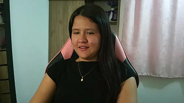 Snapshot of Oliviawatson1 chatting on 05-05-26, 04:10 Oliviawatson1 online show from 05-05-26, 04:10