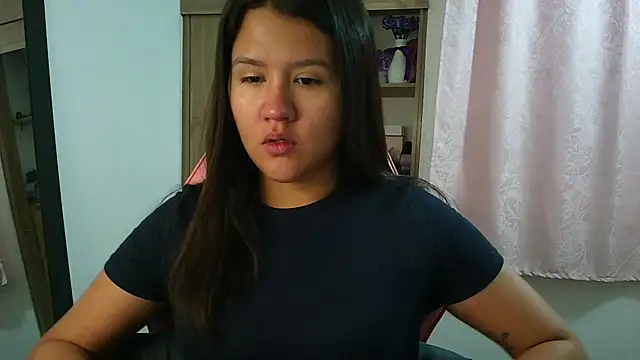 Oliviawatson1 online show from 04-11-26, 12:31