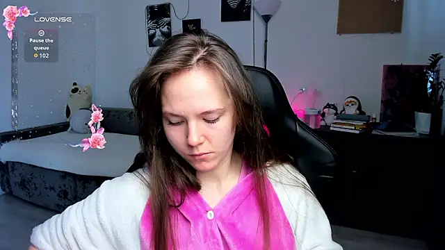 cute little ass online show from 02-26-26, 08:25