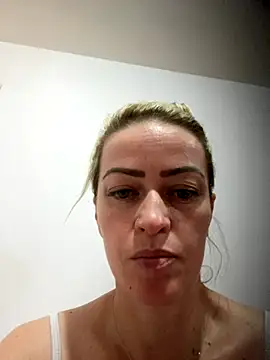 Snapshot of Alerquinasc chatting on 10-12-25, 05:09 Alerquinasc online show from 10-12-25, 05:09