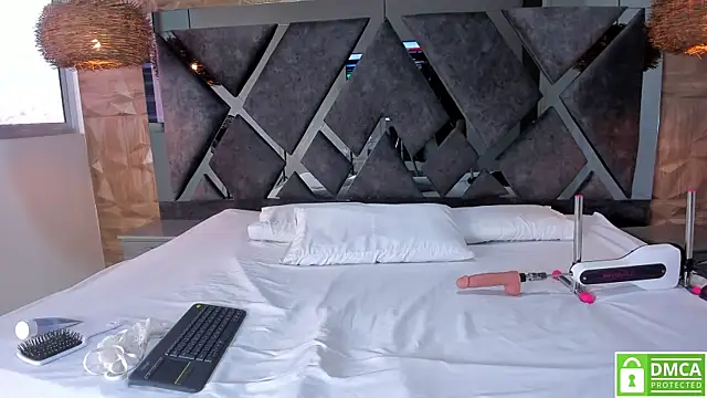 Selene  Lopez  online show from 11-29-25, 08:09