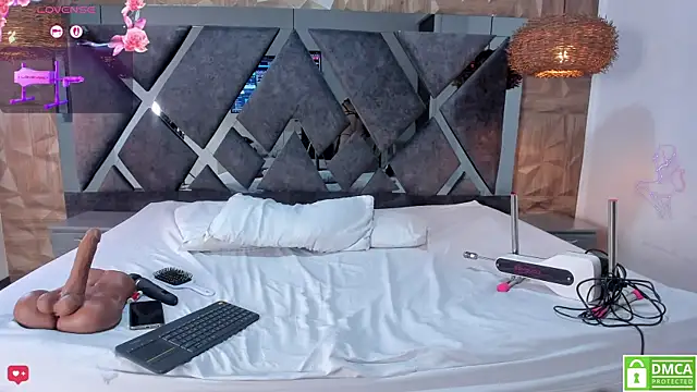 Selene  Lopez  online show from 04-10-26, 07:54