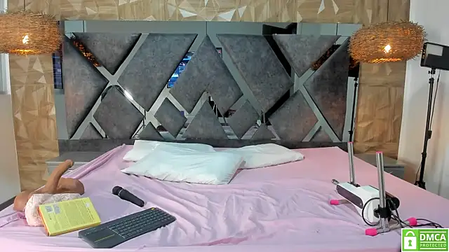 Selene  Lopez  online show from 04-13-26, 08:02