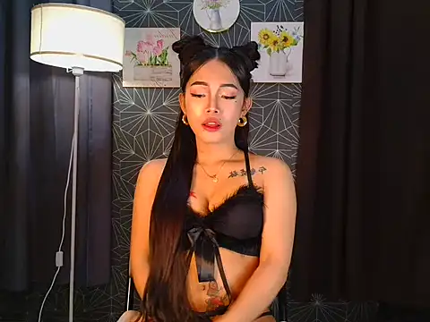 AudreyBlaise online show from 11-30-25, 02:40