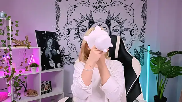 Charlotte Colinss online show from 09-23-25, 03:02