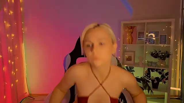 Snapshot of Charlotte_Colinss chatting on 06-01-26, 04:02 Charlotte Colinss online show from 06-01-26, 04:02