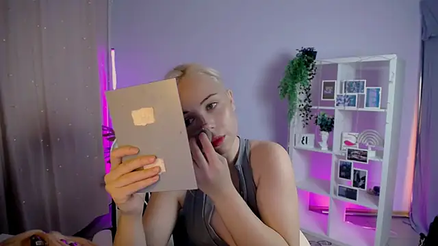 Charlotte Colinss online show from 11-10-25, 04:28