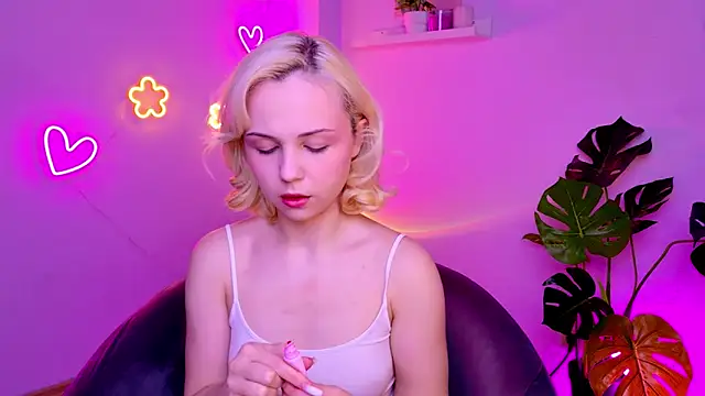 Charlotte Colinss online show from 03-14-26, 04:07