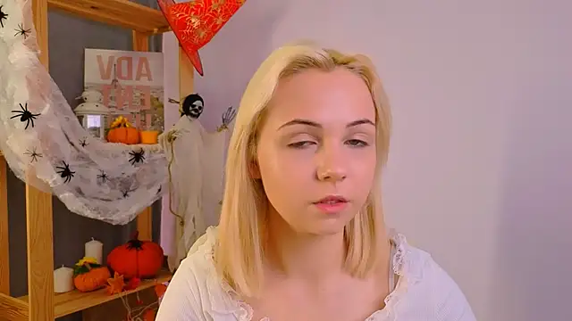 Charlotte Colinss online show from 10-21-25, 03:39