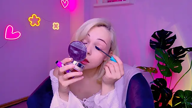 Charlotte Colinss online show from 02-05-26, 05:03