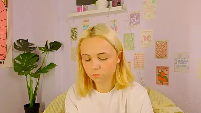 Charlotte Colinss online show from 10-24-25, 03:27