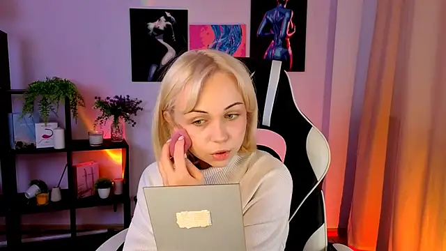 Snapshot of Charlotte_Colinss chatting on 05-15-26, 04:43 Charlotte Colinss online show from 05-15-26, 04:43
