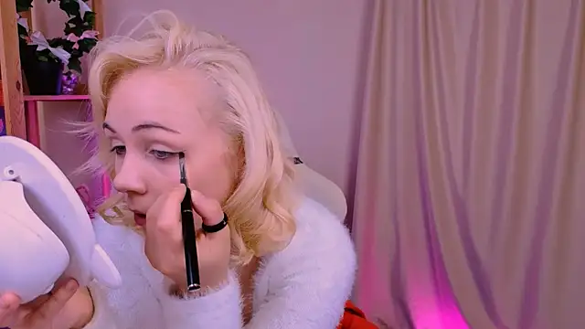 Charlotte Colinss online show from 10-07-25, 03:40