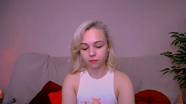 Charlotte Colinss online show from 12-04-25, 04:11