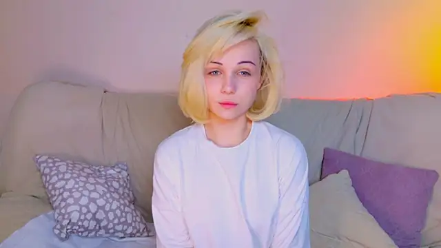 Snapshot of Charlotte_Colinss chatting on 05-11-26, 04:03 Charlotte Colinss online show from 05-11-26, 04:03