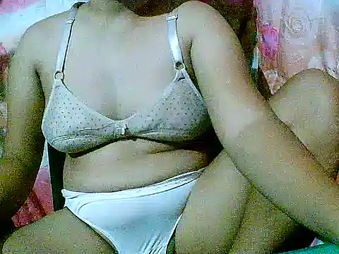 Snapshot of hotmom_pinay chatting on 10-20-25, 04:29 hotmom pinay online show from 10-20-25, 04:29