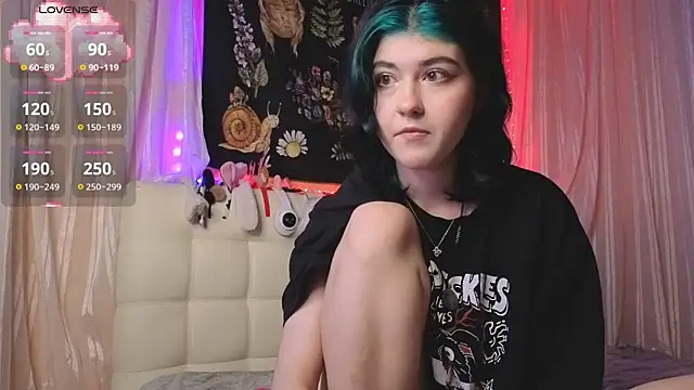 Snapshot of Miko_Meow chatting on 09-15-25, 04:51 Miko Meow online show from 09-15-25, 04:51