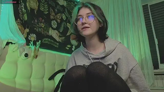 Snapshot of Miko_Meow chatting on 10-23-25, 02:27 Miko Meow online show from 10-23-25, 02:27