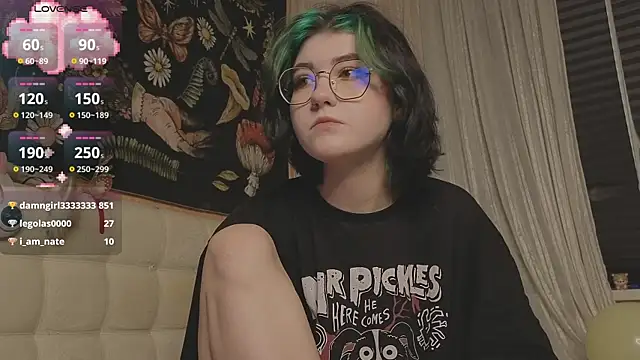 Snapshot of Miko_Meow chatting on 10-20-25, 01:33 Miko Meow online show from 10-20-25, 01:33