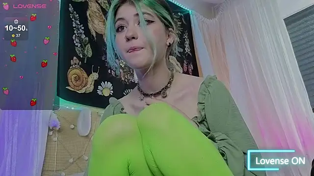 Snapshot of Miko_Meow chatting on 05-08-26, 01:04 Miko Meow online show from 05-08-26, 01:04